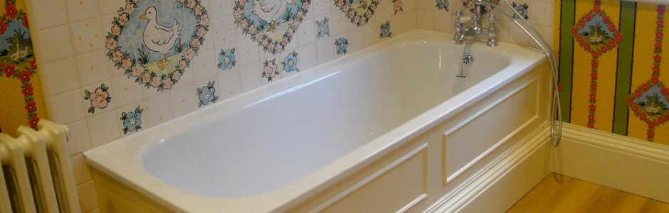 Court Henry Bathroom Bath Tile Splashback
