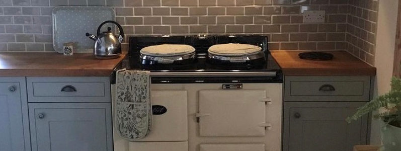 Dancing hares tile mural behind Aga range cooker
