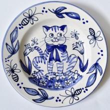 Delft style blue and white ceramic cat plate